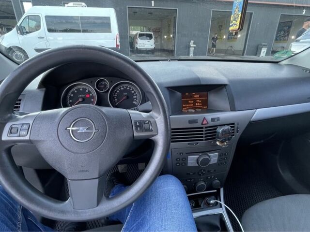 Серый Опель Астра, объемом двигателя 1.6 л и пробегом 260 тыс. км за 5500 $, фото 4 на Automoto.ua