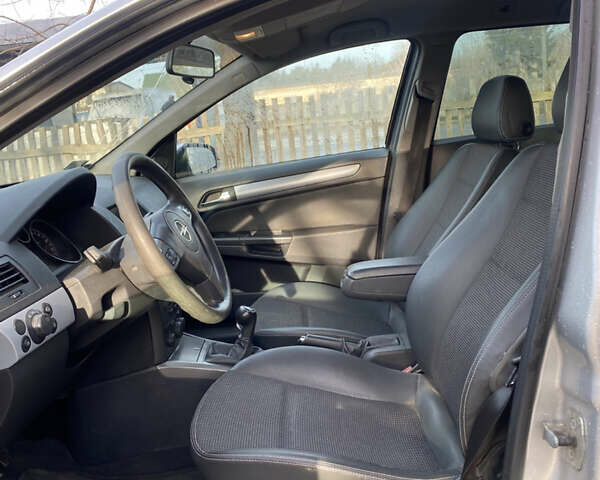 Серый Опель Астра, объемом двигателя 1.3 л и пробегом 360 тыс. км за 2150 $, фото 11 на Automoto.ua