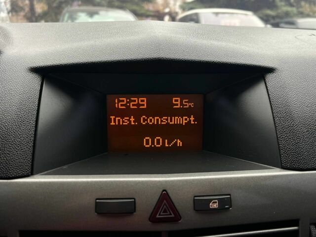 Серый Опель Астра, объемом двигателя 1.7 л и пробегом 292 тыс. км за 4900 $, фото 9 на Automoto.ua