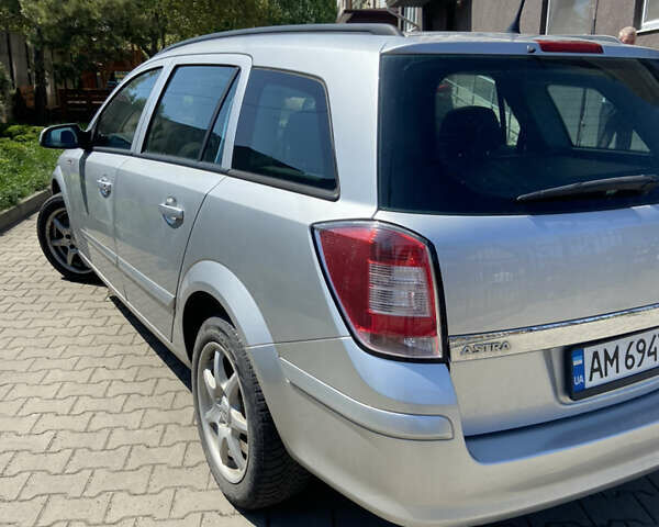 Серый Опель Астра, объемом двигателя 1.6 л и пробегом 250 тыс. км за 4999 $, фото 9 на Automoto.ua