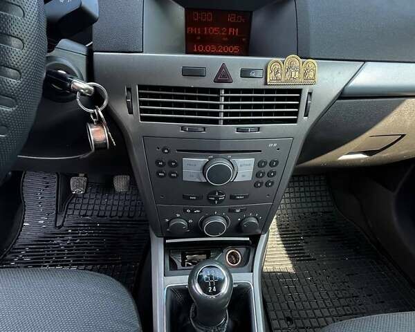 Сірий Опель Астра, об'ємом двигуна 1.6 л та пробігом 260 тис. км за 4700 $, фото 5 на Automoto.ua