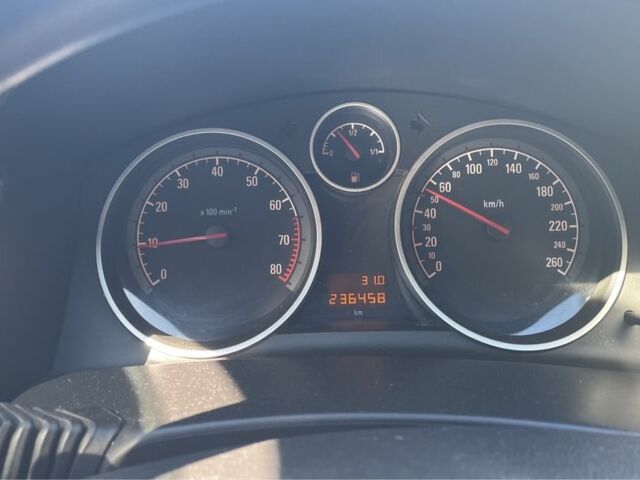 Серый Опель Астра, объемом двигателя 1.6 л и пробегом 260 тыс. км за 5500 $, фото 5 на Automoto.ua