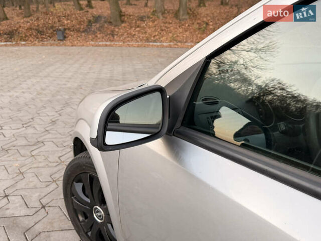 Серый Опель Астра, объемом двигателя 1.7 л и пробегом 390 тыс. км за 4700 $, фото 25 на Automoto.ua