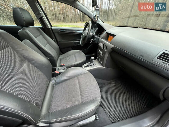 Серый Опель Астра, объемом двигателя 1.8 л и пробегом 300 тыс. км за 5800 $, фото 19 на Automoto.ua