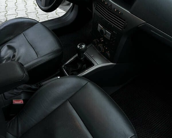 Серый Опель Астра, объемом двигателя 1.8 л и пробегом 192 тыс. км за 4899 $, фото 12 на Automoto.ua