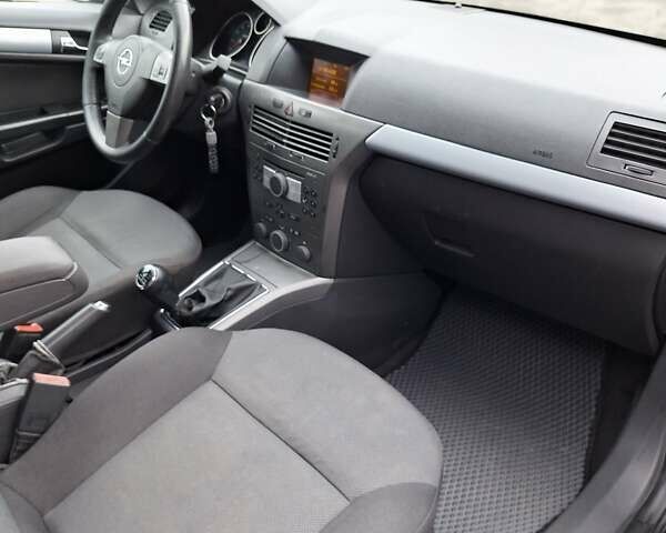 Опель Астра 2005 в Житомире на Automoto.ua Серый Опель Астра, объемом двигателя 1.6 л и пробегом 350 тыс. км за 3750 $, фото 12 на Automoto.ua