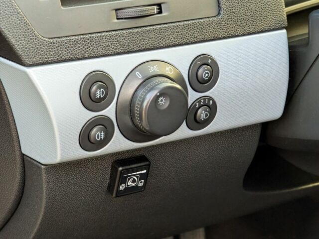 Серый Опель Астра, объемом двигателя 1.6 л и пробегом 246 тыс. км за 4100 $, фото 22 на Automoto.ua