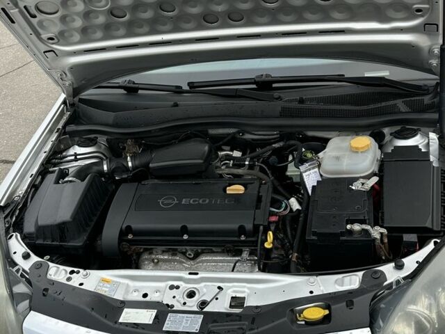 Серый Опель Астра, объемом двигателя 1.6 л и пробегом 285 тыс. км за 4199 $, фото 2 на Automoto.ua