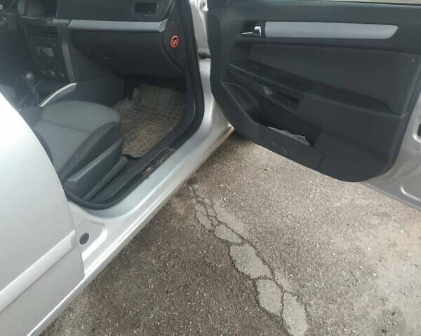 Серый Опель Астра, объемом двигателя 1.6 л и пробегом 243 тыс. км за 4500 $, фото 6 на Automoto.ua