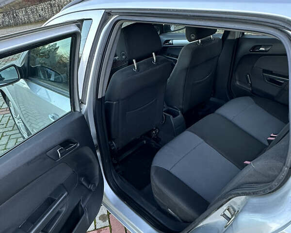 Серый Опель Астра, объемом двигателя 1.62 л и пробегом 315 тыс. км за 5000 $, фото 9 на Automoto.ua