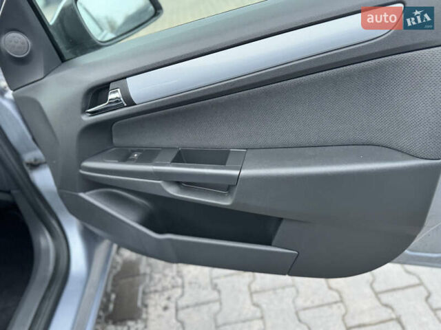 Серый Опель Астра, объемом двигателя 1.8 л и пробегом 211 тыс. км за 4499 $, фото 66 на Automoto.ua