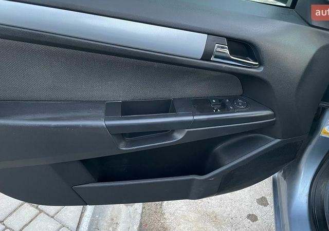 Сірий Опель Астра, об'ємом двигуна 1.6 л та пробігом 222 тис. км за 3999 $, фото 13 на Automoto.ua