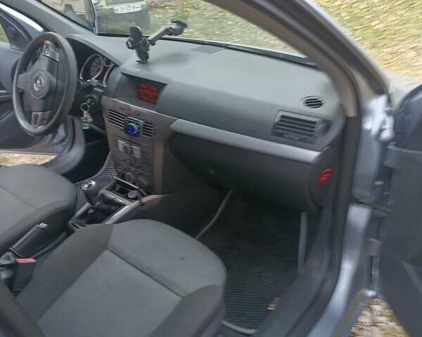 Серый Опель Астра, объемом двигателя 1.4 л и пробегом 250 тыс. км за 4000 $, фото 27 на Automoto.ua