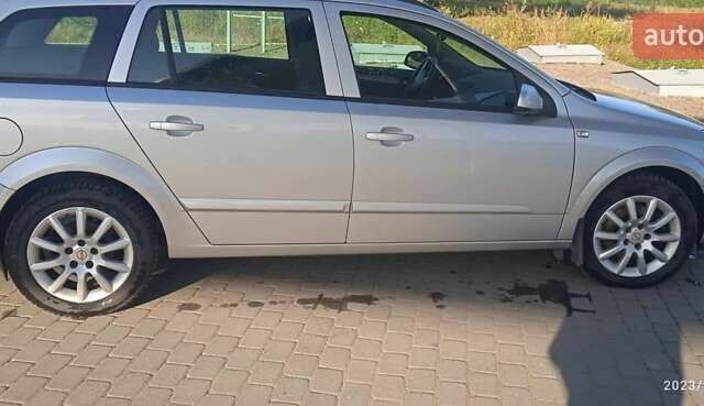 Сірий Опель Астра, об'ємом двигуна 1.91 л та пробігом 241 тис. км за 5200 $, фото 4 на Automoto.ua