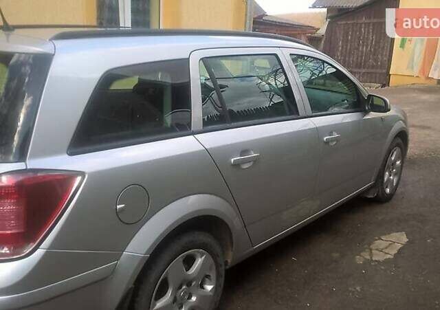 Серый Опель Астра, объемом двигателя 1.3 л и пробегом 288 тыс. км за 3800 $, фото 2 на Automoto.ua