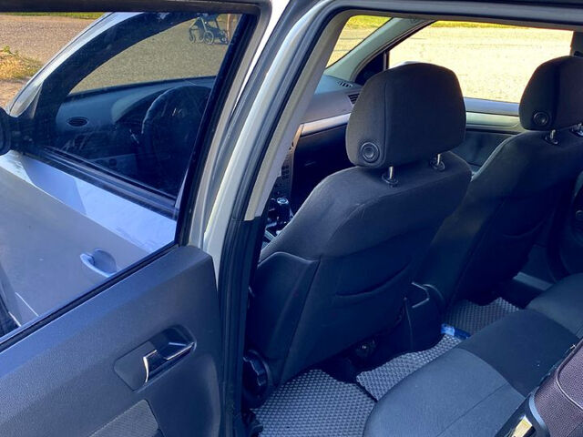 Серый Опель Астра, объемом двигателя 1.4 л и пробегом 280 тыс. км за 4700 $, фото 3 на Automoto.ua