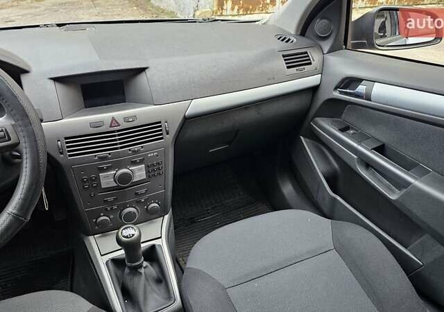 Сірий Опель Астра, об'ємом двигуна 1.6 л та пробігом 252 тис. км за 1700 $, фото 16 на Automoto.ua