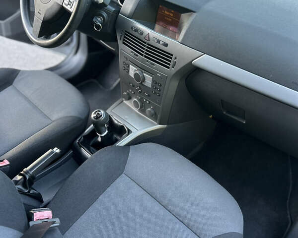 Сірий Опель Астра, об'ємом двигуна 1.8 л та пробігом 211 тис. км за 4999 $, фото 56 на Automoto.ua