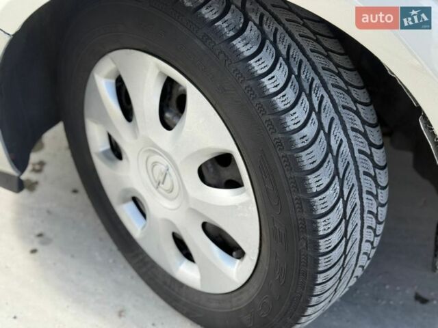 Серый Опель Астра, объемом двигателя 1.6 л и пробегом 240 тыс. км за 4600 $, фото 8 на Automoto.ua