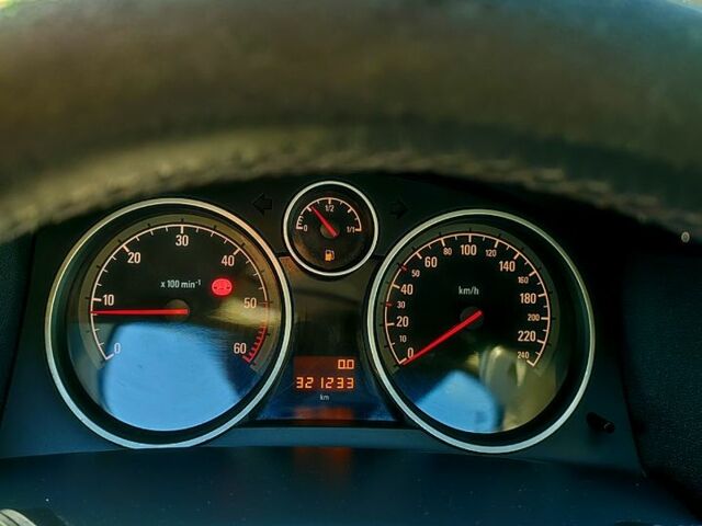 Сірий Опель Астра, об'ємом двигуна 1.7 л та пробігом 320 тис. км за 4900 $, фото 4 на Automoto.ua