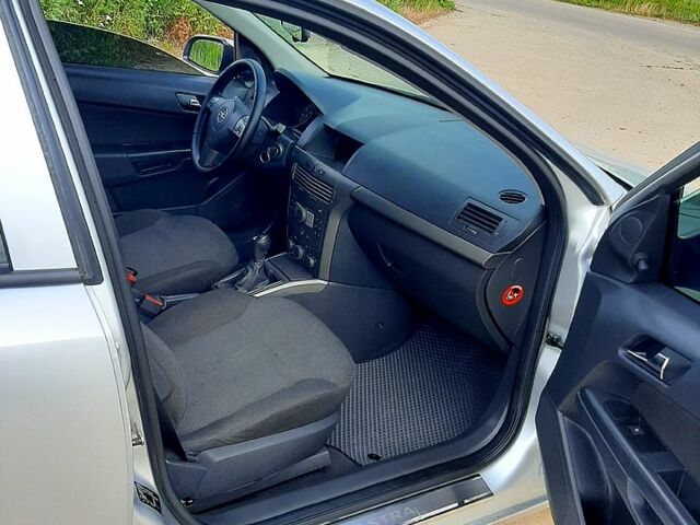 Серый Опель Астра, объемом двигателя 1.6 л и пробегом 294 тыс. км за 5000 $, фото 3 на Automoto.ua