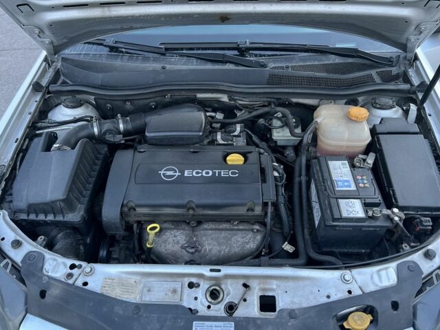 Серый Опель Астра, объемом двигателя 1.6 л и пробегом 240 тыс. км за 6000 $, фото 13 на Automoto.ua