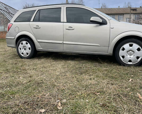 Серый Опель Астра, объемом двигателя 1.6 л и пробегом 275 тыс. км за 4600 $, фото 2 на Automoto.ua