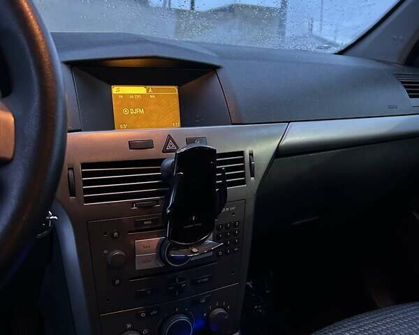 Серый Опель Астра, объемом двигателя 1.69 л и пробегом 269 тыс. км за 4200 $, фото 7 на Automoto.ua