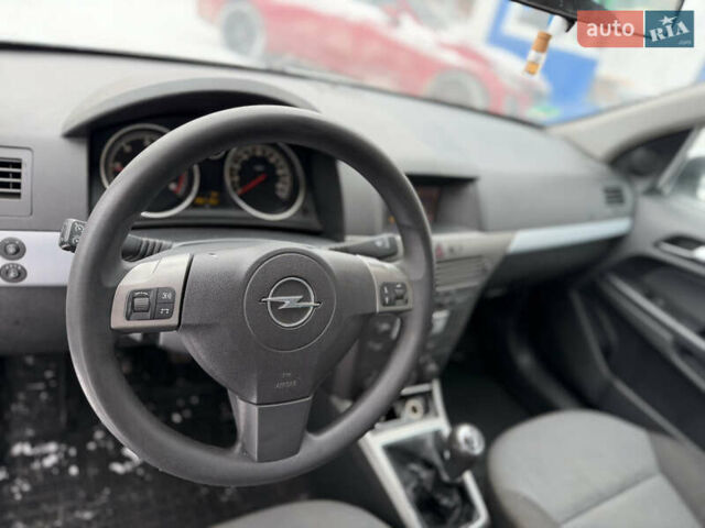 Сірий Опель Астра, об'ємом двигуна 1.69 л та пробігом 257 тис. км за 4950 $, фото 7 на Automoto.ua
