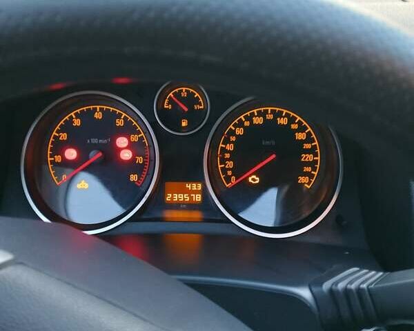 Серый Опель Астра, объемом двигателя 1.6 л и пробегом 240 тыс. км за 3800 $, фото 7 на Automoto.ua