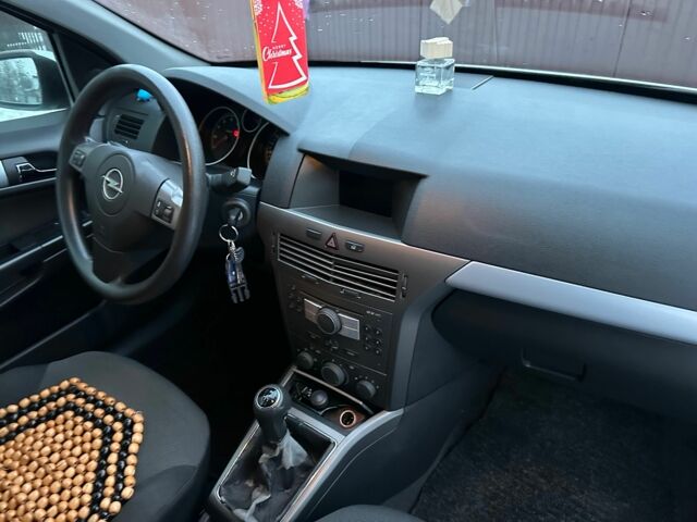 Серый Опель Астра, объемом двигателя 1.6 л и пробегом 340 тыс. км за 4200 $, фото 5 на Automoto.ua