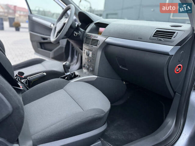 Серый Опель Астра, объемом двигателя 1.8 л и пробегом 211 тыс. км за 4499 $, фото 69 на Automoto.ua