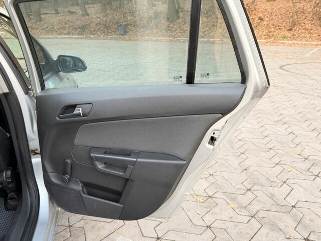 Сірий Опель Астра, об'ємом двигуна 1.7 л та пробігом 390 тис. км за 5000 $, фото 14 на Automoto.ua