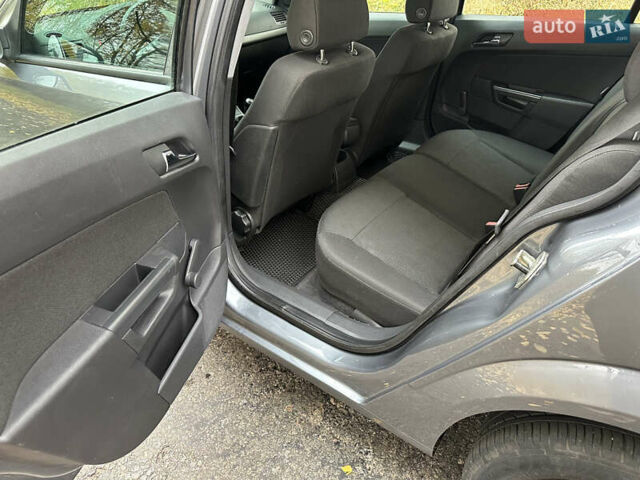 Серый Опель Астра, объемом двигателя 1.8 л и пробегом 200 тыс. км за 5000 $, фото 17 на Automoto.ua