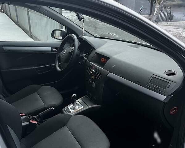 Сірий Опель Астра, об'ємом двигуна 1.6 л та пробігом 265 тис. км за 4400 $, фото 6 на Automoto.ua