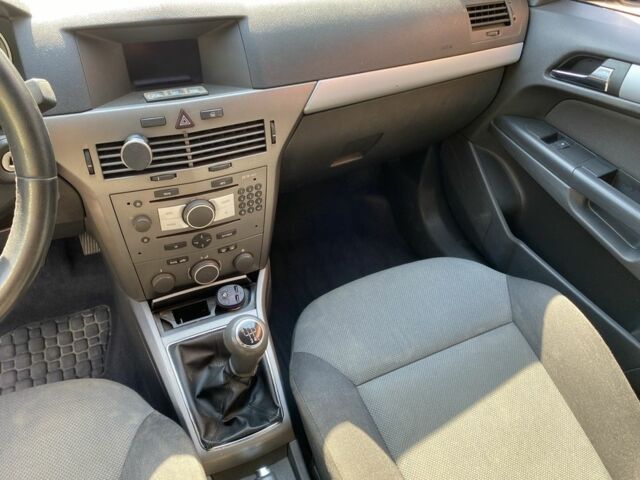 Серый Опель Астра, объемом двигателя 1.6 л и пробегом 350 тыс. км за 3600 $, фото 10 на Automoto.ua