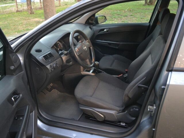 Серый Опель Астра, объемом двигателя 0 л и пробегом 250 тыс. км за 4750 $, фото 5 на Automoto.ua