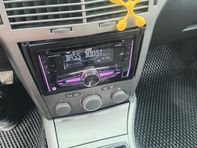 Серый Опель Астра, объемом двигателя 1.8 л и пробегом 250 тыс. км за 4300 $, фото 13 на Automoto.ua