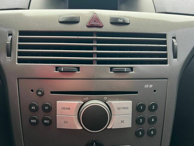 Серый Опель Астра, объемом двигателя 1.7 л и пробегом 292 тыс. км за 4900 $, фото 10 на Automoto.ua