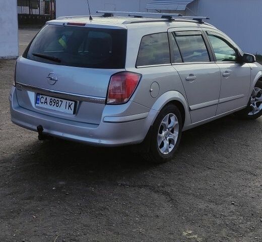 Серый Опель Астра, объемом двигателя 1.9 л и пробегом 176 тыс. км за 4600 $, фото 4 на Automoto.ua