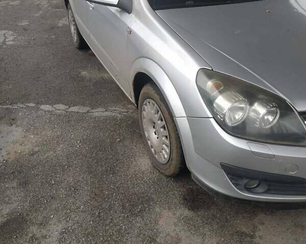 Серый Опель Астра, объемом двигателя 1.6 л и пробегом 243 тыс. км за 4500 $, фото 2 на Automoto.ua