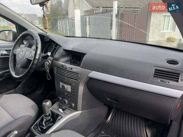 Опель Астра 2006 в Тернополе на Automoto.ua Серый Опель Астра, объемом двигателя 1.2 л и пробегом 300 тыс. км за 3999 $, фото 48 на Automoto.ua