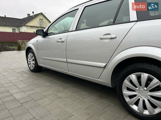 Серый Опель Астра, объемом двигателя 1.6 л и пробегом 198 тыс. км за 4450 $, фото 11 на Automoto.ua