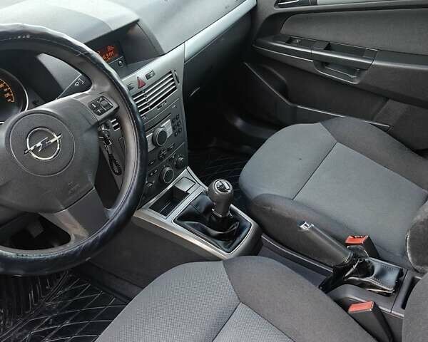 Опель Астра 2006 в Черткове на Automoto.ua Серый Опель Астра, объемом двигателя 1.3 л и пробегом 300 тыс. км за 3999 $, фото 43 на Automoto.ua
