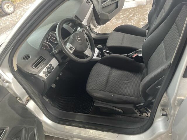 Серый Опель Астра, объемом двигателя 1.9 л и пробегом 1 тыс. км за 2500 $, фото 13 на Automoto.ua