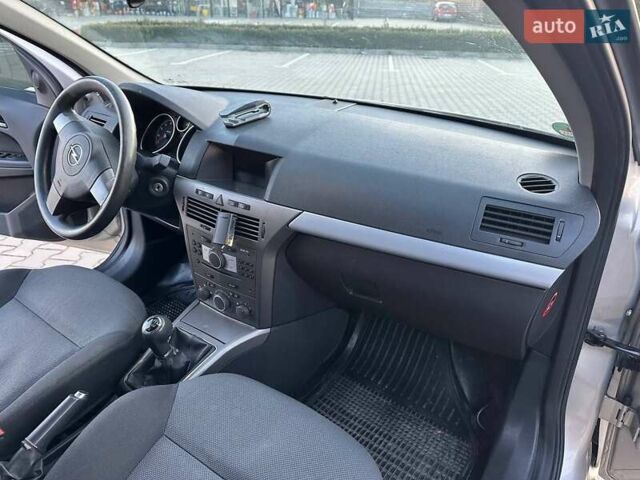 Сірий Опель Астра, об'ємом двигуна 1.6 л та пробігом 239 тис. км за 5400 $, фото 29 на Automoto.ua