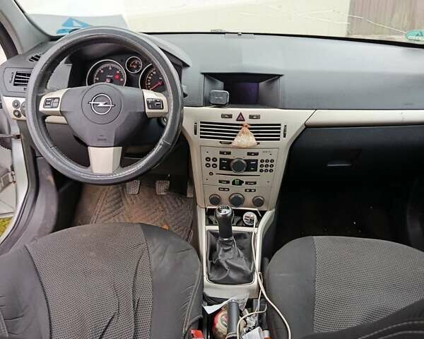 Серый Опель Астра, объемом двигателя 1.9 л и пробегом 360 тыс. км за 4300 $, фото 3 на Automoto.ua
