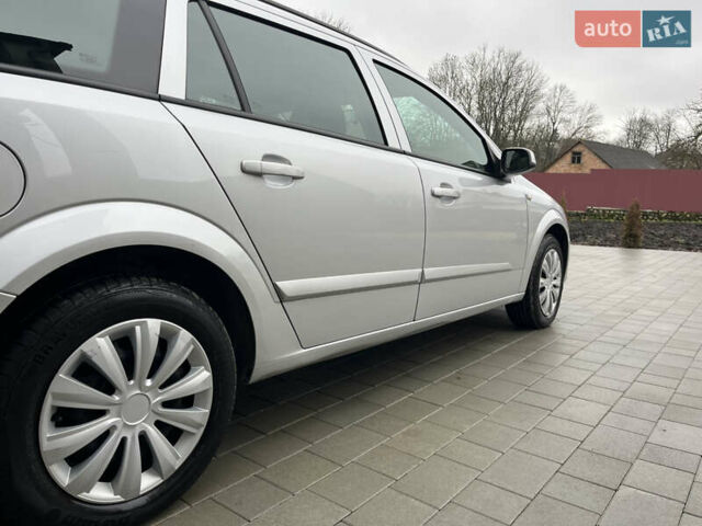 Серый Опель Астра, объемом двигателя 1.6 л и пробегом 198 тыс. км за 4450 $, фото 12 на Automoto.ua