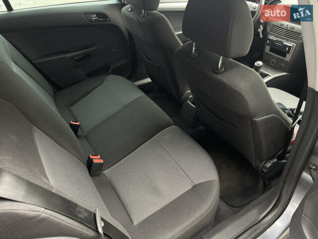 Серый Опель Астра, объемом двигателя 1.6 л и пробегом 158 тыс. км за 4950 $, фото 13 на Automoto.ua