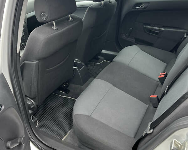 Серый Опель Астра, объемом двигателя 1.6 л и пробегом 198 тыс. км за 4450 $, фото 21 на Automoto.ua